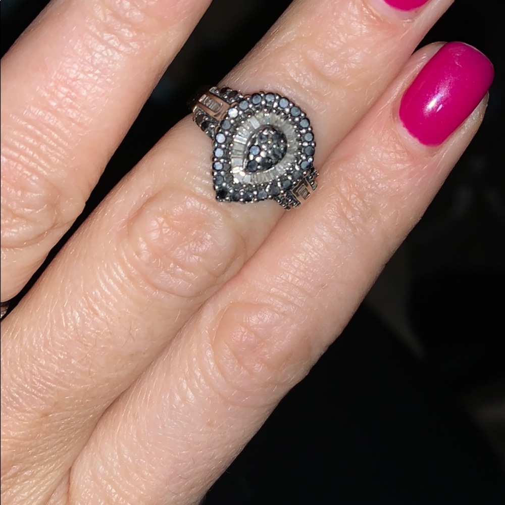 10k diamond ring - Picture 4 of 8